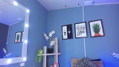 Snapshot of candyluxury_ chatting on April 10, 2026, 11:59 am candyluxury_ online show from April 10, 2026, 11:59 am
