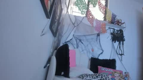 candytyler_ online show from October 12, 2025, 4:06 pm