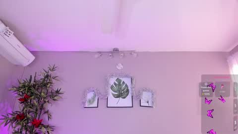 Snapshot of candyy_bella chatting on December 2, 2024, 3:25 pm Isabella online show from December 2, 2024, 3:25 pm