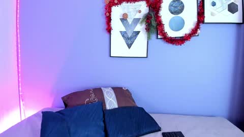 Snapshot of candyy_bella chatting on December 13, 2024, 5:43 pm Isabella online show from December 13, 2024, 5:43 pm