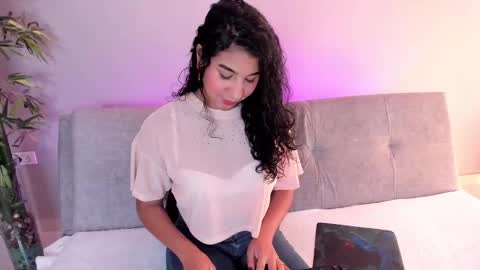 Snapshot of candyy_bella chatting on February 14, 2025, 7:12 pm Isabella online show from February 14, 2025, 7:12 pm