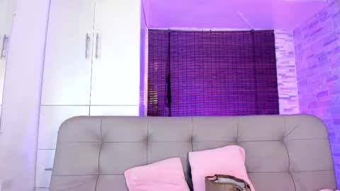 Snapshot of candyy_bella chatting on September 13, 2025, 12:27 pm Isabella online show from September 13, 2025, 12:27 pm