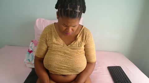 Snapshot of candyyumsaerolaxx chatting on May 29, 2026, 8:12 am candyyumsaerolaxx online show from May 29, 2026, 8:12 am