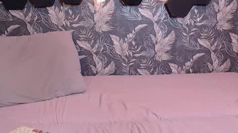 Mia online show from November 20, 2025, 4:23 am