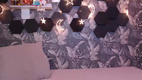 Mia online show from February 27, 2026, 3:28 am