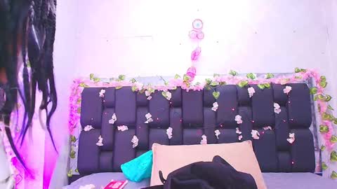 Aura  online show from September 17, 2025, 11:56 am