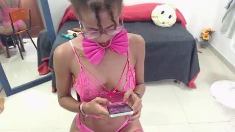 Canela online show from December 28, 2024, 8:25 pm