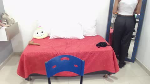 Canela online show from March 12, 2025, 7:59 pm