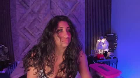 GABRIELA LOPEZ online show from October 5, 2025, 4:11 am