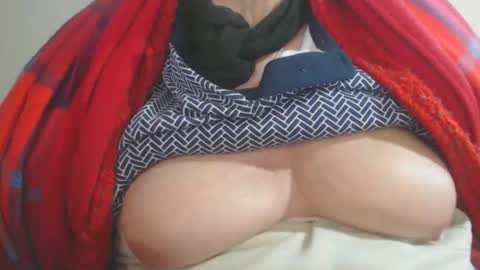 Snapshot of capitanfuturo44 chatting on January 16, 2026, 4:00 pm Cinzia ex regina online show from January 16, 2026, 4:00 pm