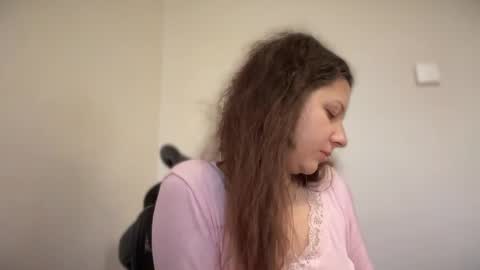 Emma online show from December 2, 2025, 6:52 am