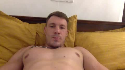 Snapshot of capt_oliver chatting on December 6, 2024, 7:01 pm follow my twitter online show from December 6, 2024, 7:01 pm