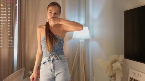 Bella online show from October 5, 2025, 6:12 am