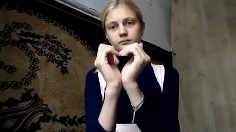 Snapshot of carissaalderson chatting on May 5, 2026, 3:14 am Kira online show from May 5, 2026, 3:14 am