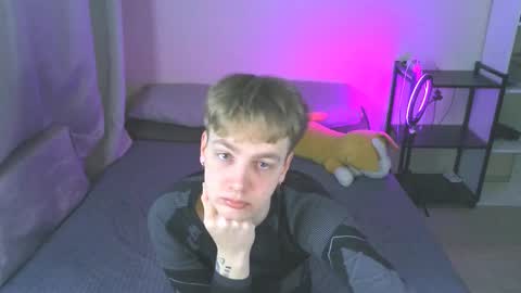 Carl online show from December 17, 2024, 7:26 pm