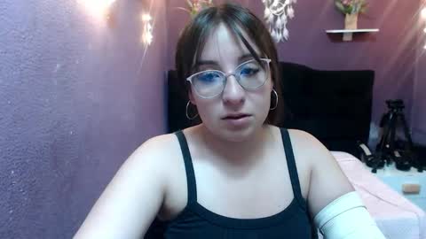 carla_999 online show from November 6, 2025, 4:08 pm
