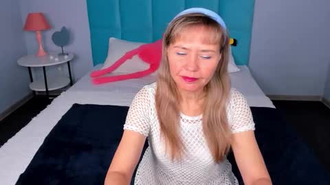 Carla Vogue online show from October 31, 2025, 3:18 am