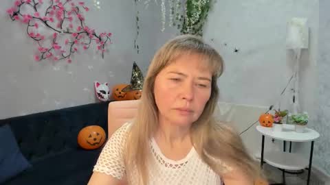 Carla Vogue online show from November 1, 2025, 3:30 am