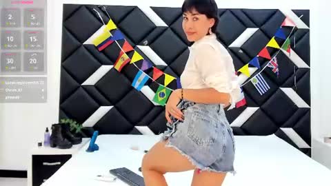 Snapshot of carlalinares chatting on June 18, 2026, 10:36 pm Carla Linares online show from June 18, 2026, 10:36 pm