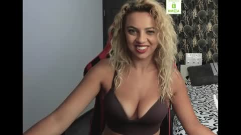 Snapshot of carlastacefun chatting on August 2, 2026, 3:43 pm CarlaStaceFun online show from August 2, 2026, 3:43 pm