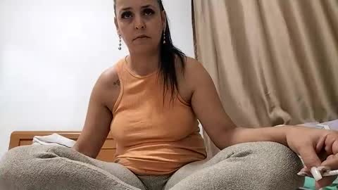 carlasweet00 online show from November 1, 2025, 2:24 am