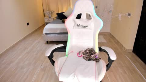 Snapshot of carleewinter chatting on December 14, 2024, 11:01 pm Alejandra online show from December 14, 2024, 11:01 pm