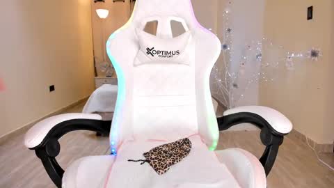 Snapshot of carleewinter chatting on December 15, 2024, 2:30 am Alejandra online show from December 15, 2024, 2:30 am