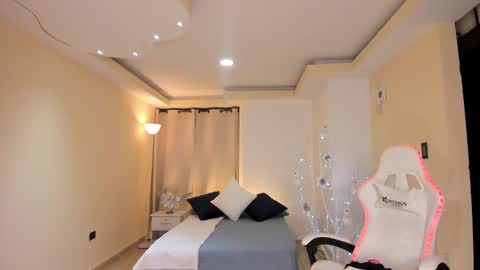 Snapshot of carleewinter chatting on December 20, 2024, 3:58 am Alejandra online show from December 20, 2024, 3:58 am