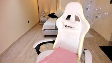 Snapshot of carleewinter chatting on December 22, 2024, 5:34 am Alejandra online show from December 22, 2024, 5:34 am