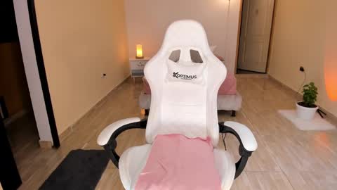 Snapshot of carleewinter chatting on February 2, 2025, 1:02 am Alejandra online show from February 2, 2025, 1:02 am