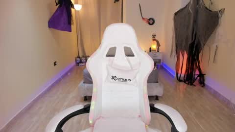 Snapshot of carleewinter chatting on October 15, 2025, 12:44 am Alejandra online show from October 15, 2025, 12:44 am