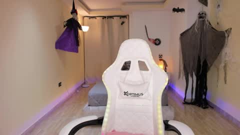 Snapshot of carleewinter chatting on October 22, 2025, 2:23 am Alejandra online show from October 22, 2025, 2:23 am