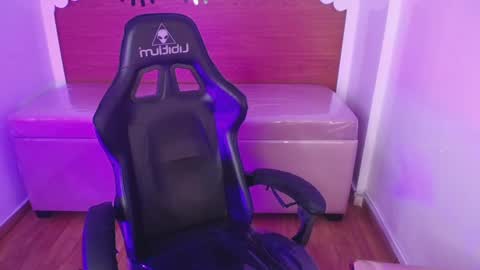 CARLYE   online show from October 3, 2025, 3:03 am