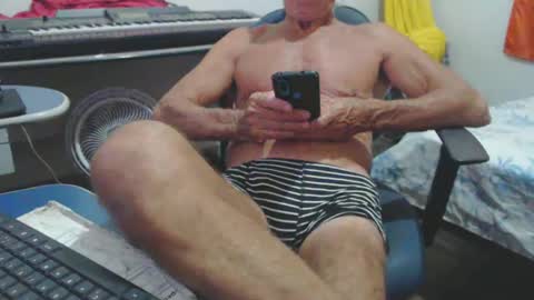 Snapshot of carlos2557 chatting on December 2, 2024, 1:47 am carlos online show from December 2, 2024, 1:47 am