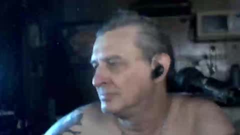 carlos712009 online show from April 2, 2026, 7:33 pm