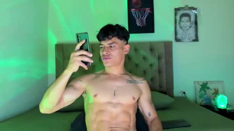 carloshero69 online show from November 27, 2025, 1:46 pm