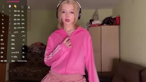 Elina online show from June 14, 2026, 10:23 pm