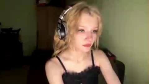 Elina online show from June 19, 2026, 11:52 pm