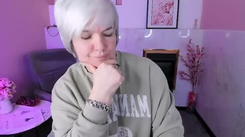 Carmen online show from April 10, 2026, 9:19 pm