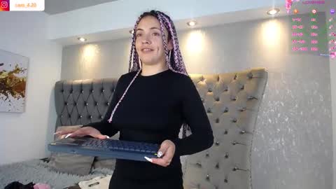 Caro Fisher online show from December 17, 2025, 1:06 pm