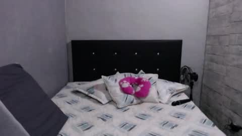 Snapshot of caro_milf_ chatting on April 8, 2026, 11:21 am Caro milf online show from April 8, 2026, 11:21 am