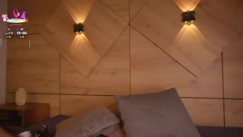 caro_sanchezz online show from April 1, 2026, 12:17 pm