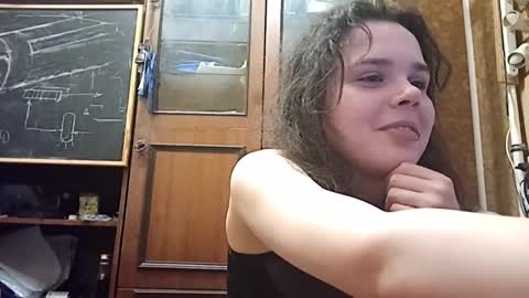 Snapshot of carolannheintz chatting on November 3, 2025, 10:10 pm Rosa online show from November 3, 2025, 10:10 pm