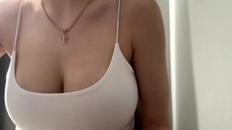 Snapshot of carolecronan chatting on May 8, 2026, 8:08 am Lisa online show from May 8, 2026, 8:08 am