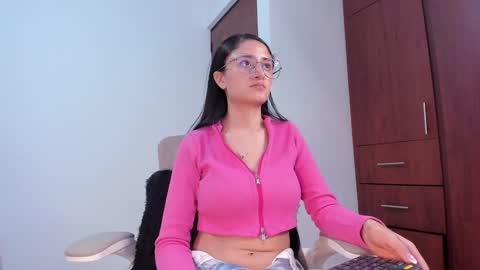 Snapshot of caroliine__ chatting on January 17, 2025, 10:23 pm Caroline online show from January 17, 2025, 10:23 pm