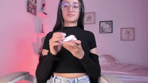 Snapshot of caroliine__ chatting on February 7, 2025, 8:42 pm Caroline online show from February 7, 2025, 8:42 pm