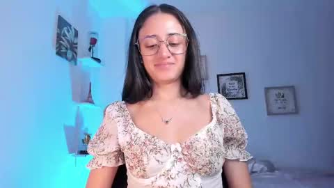 Snapshot of caroliine__ chatting on February 13, 2025, 12:13 am Caroline online show from February 13, 2025, 12:13 am