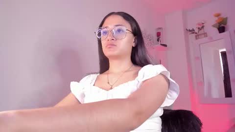 Snapshot of caroliine__ chatting on September 15, 2025, 5:35 pm Caroline online show from September 15, 2025, 5:35 pm