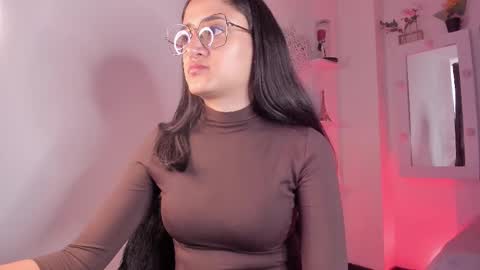 Snapshot of caroliine__ chatting on September 24, 2025, 5:16 pm Caroline online show from September 24, 2025, 5:16 pm