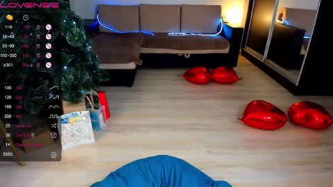 Snapshot of carolina_bby chatting on January 8, 2025, 9:00 am Carolina online show from January 8, 2025, 9:00 am